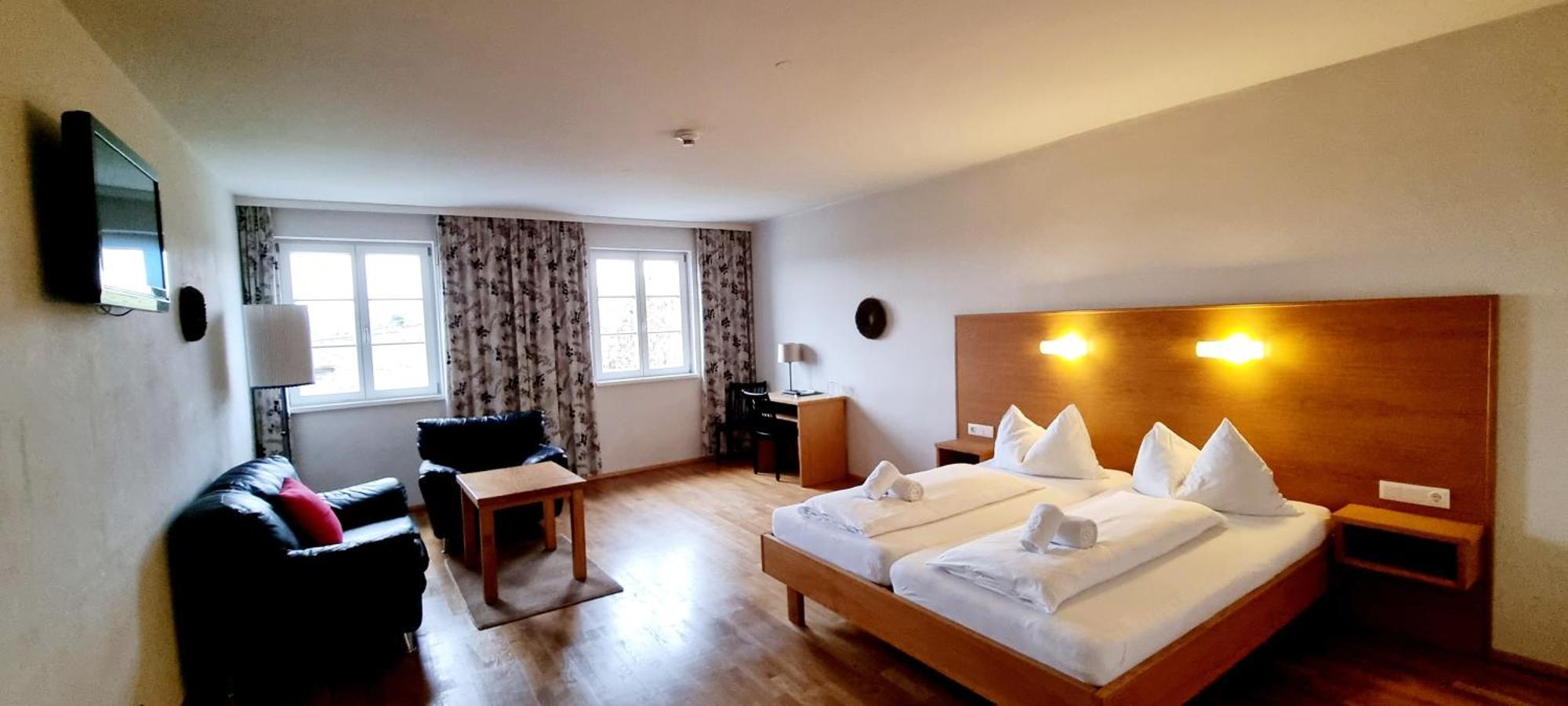 ホテル Wirtshaus Leindl クレムス アン デル ドナウ エクステリア 写真